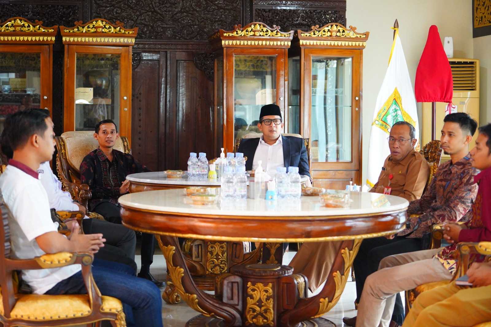 Penjabat Wali Kota Mojokerto, Moh. Ali Kuncoro  saat menerima kunjungan Komisioner KPU Kota Mojokerto 