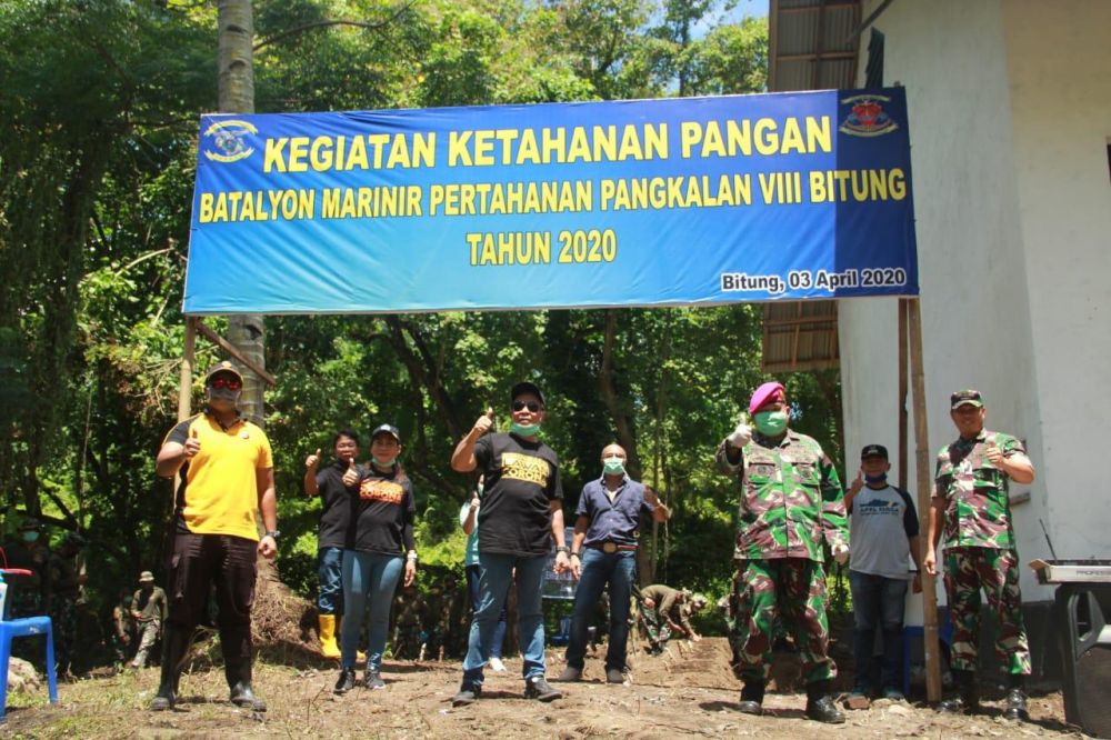 Dan Yonmarhanlan VIII Letkol (Mar) Nandang Permana mengatakan, yang ditanam adalah jenis tanaman pangan mengandung karbohidrat (Foto: PenMar)