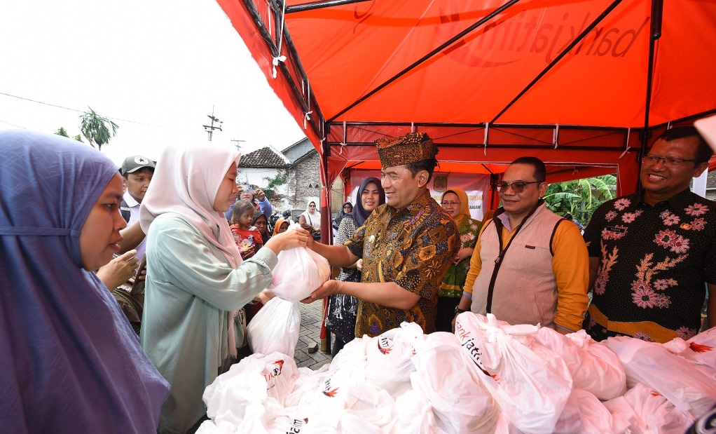 Selain bantuan pangan, Pemkab Pasuruan juga menggelar Pasar Murah yang diikuti oleh empat Organisasi Perangkat Daerah (OPD) terkait