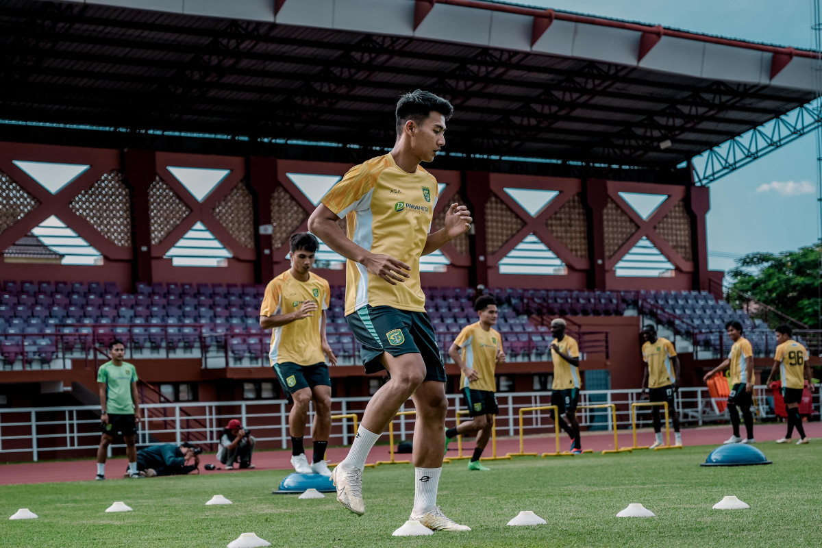 Malik Risaldi dalam sesi latihan di Lapangan Thor, Jumat (3/1) sore. (Persebaya)
