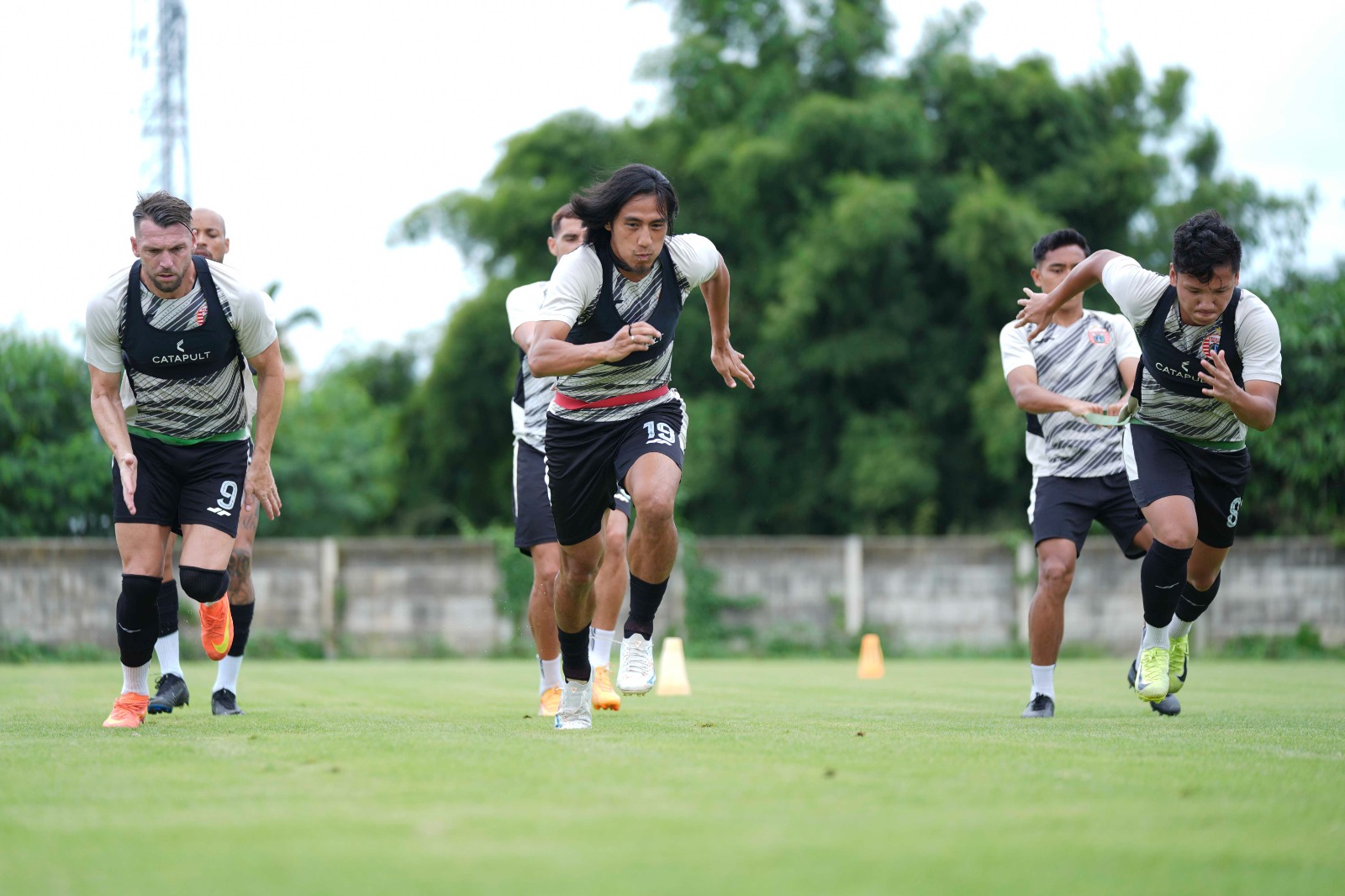 Persija datang ke Bangkalan membawa satu kata kunci dalam ransel mereka: kemenangan