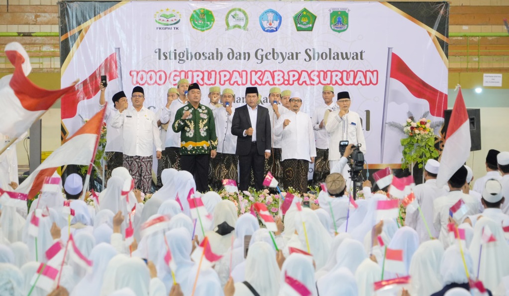 Pj Bupati Pasuruan, Nurkholis saat menhadiri Istighosah dan Gebyar Sholawat di GOR Sasana Krida Anoraga, Raci Bangil, Kamis, 24 Oktober 2024