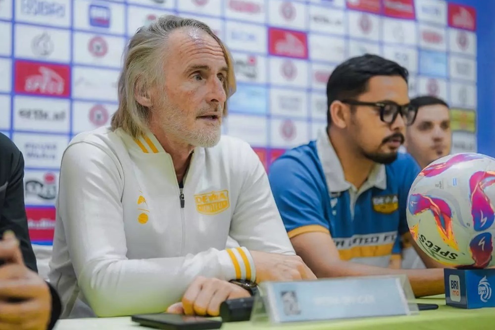 Jan Olde Riekerink Siap Hadapi Tantangan Berat Kontra Semen Padang