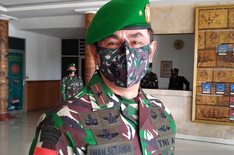 Danrem 173/PVB Brigjen TNI Iwan Setiawan. (ANTARA/Evarukdijati)


