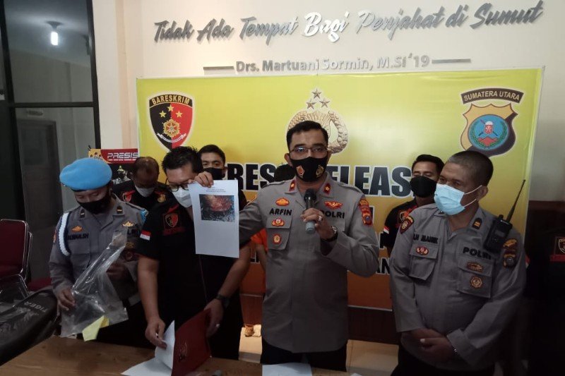 Ekspose kasus pembunuhan terhadap remaja berinisial MFL (17), di Mapolsek Patumbak, Selasa. (ANTARA/Nur Aprilliana Br Sitorus)