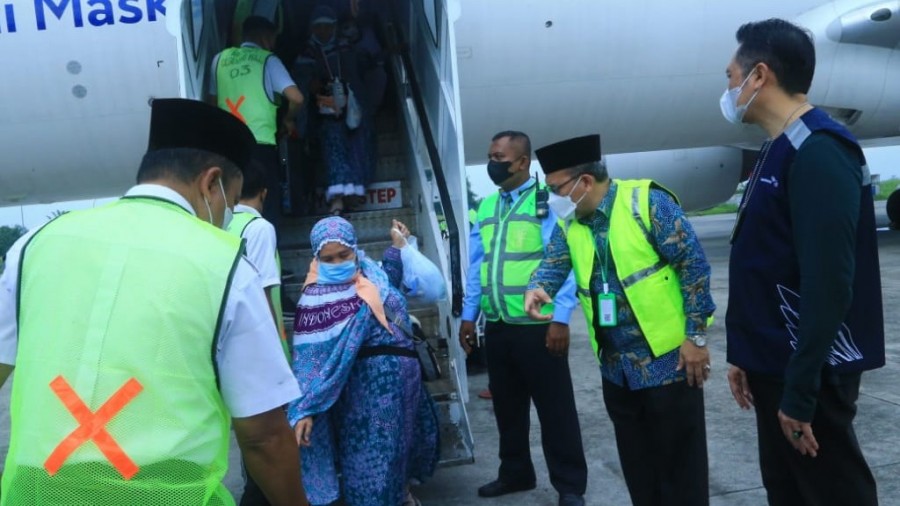  kedatangaan jemaah kloter 1 Medan di Bandara Kualanamu