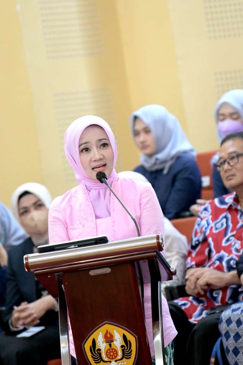 Atalia Praratya Kamil dalam Sidang Promosi Doktor Ilmu Komunikasi di Bale Sawala, Universitas Padjadjaran, Jatinangor, Kabupaten Sumedang, Senin (10/10/2022). 