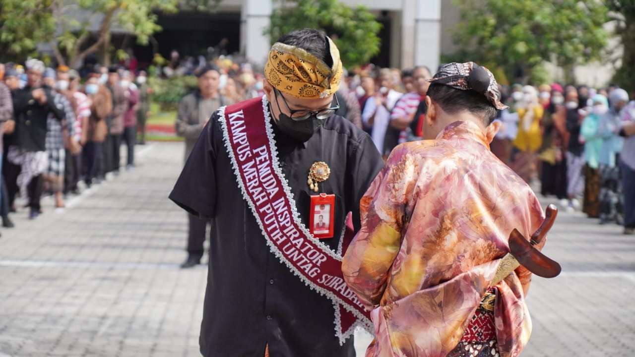 Umar Syaroni, M.Med.Kom., CPSP. dinobatkan sebagai Pemuda Inspirator Kampus Merah Putih Untag Surabaya pada Jum’at 28 Oktober 2022.