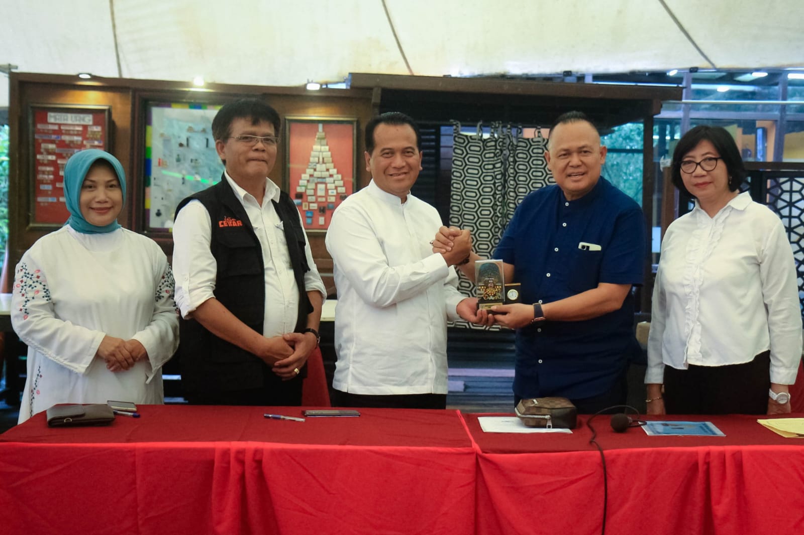 Penjabat Wali Kota Nurkholis didampingi Sekda drg, Ninik Ira Wibawati dan jajaran pemkot menyambut rombongan kunjungan kerja Komisi D DPRD Prov Jatim di Kota Probolinggo pada Jumat (22/3) sore