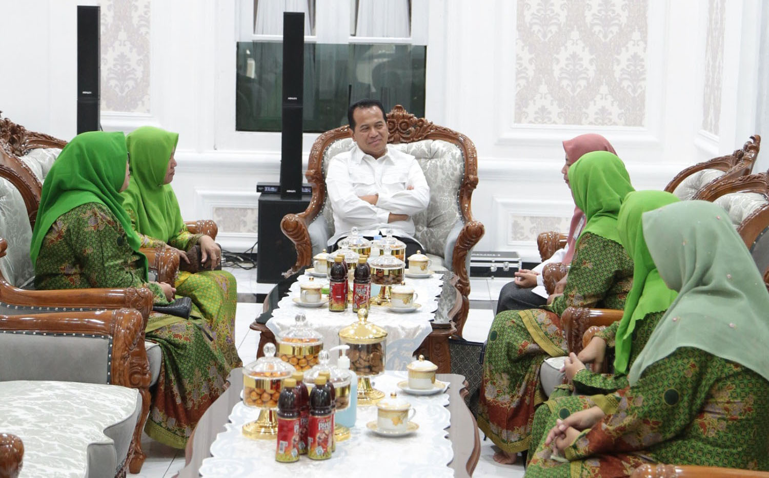 Pengurus Cabang Muslimat NU Kota Probolinggo menjalin silaturahmi ke Rumah Jabatan  Pj Wali Kota Nurkholis
