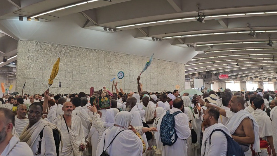 Suasana Lontar Jumrah Aqobah di Jamarat, Minggu (16/6/2024).