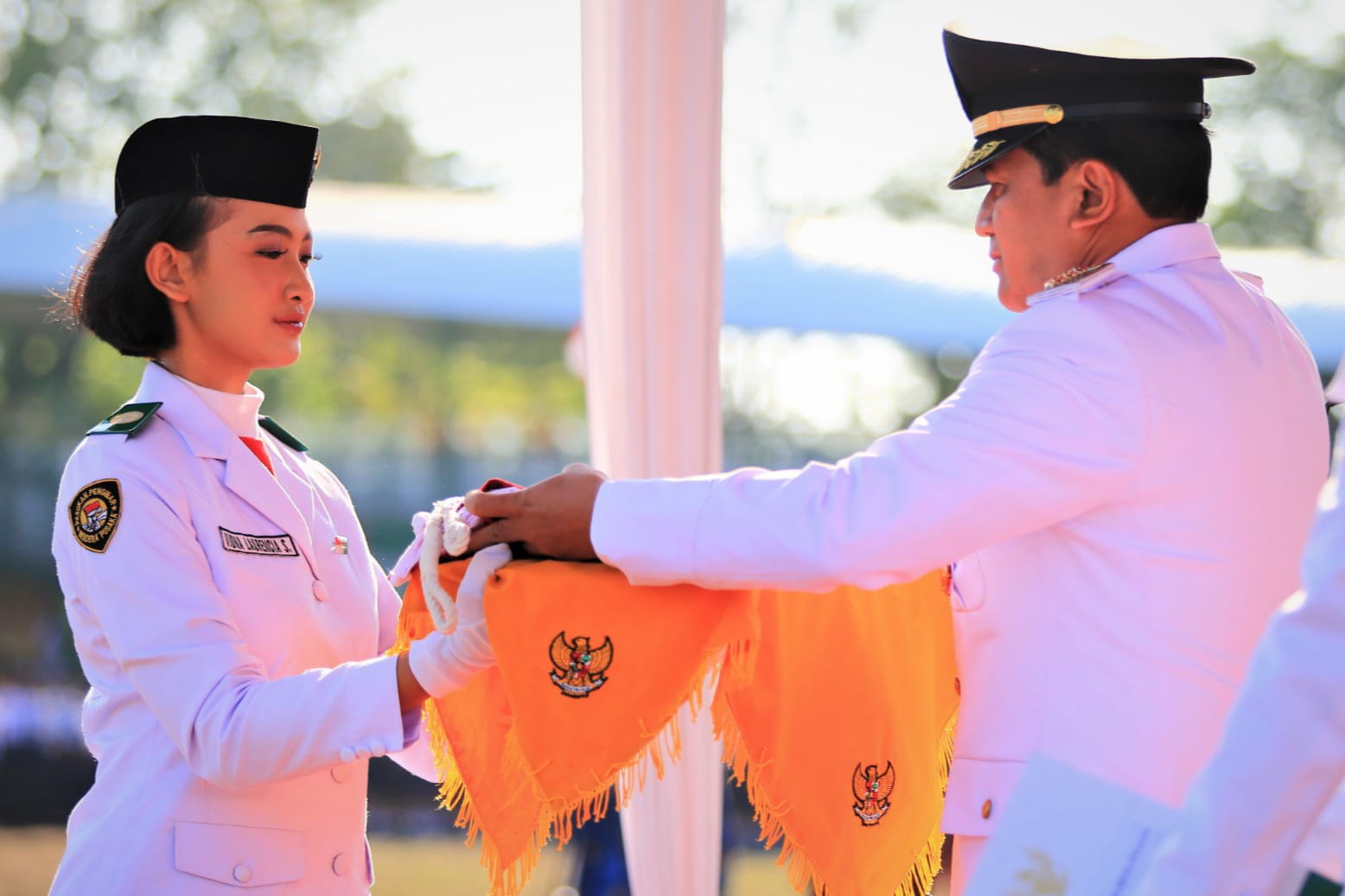 Penjabat Wali Kota Probolinggo, Nurkholis, yang bertindak sebagai inspektur upacara pengibaran bendera merah putih dalam perayaan HUT ke-79 Republik Indonesia