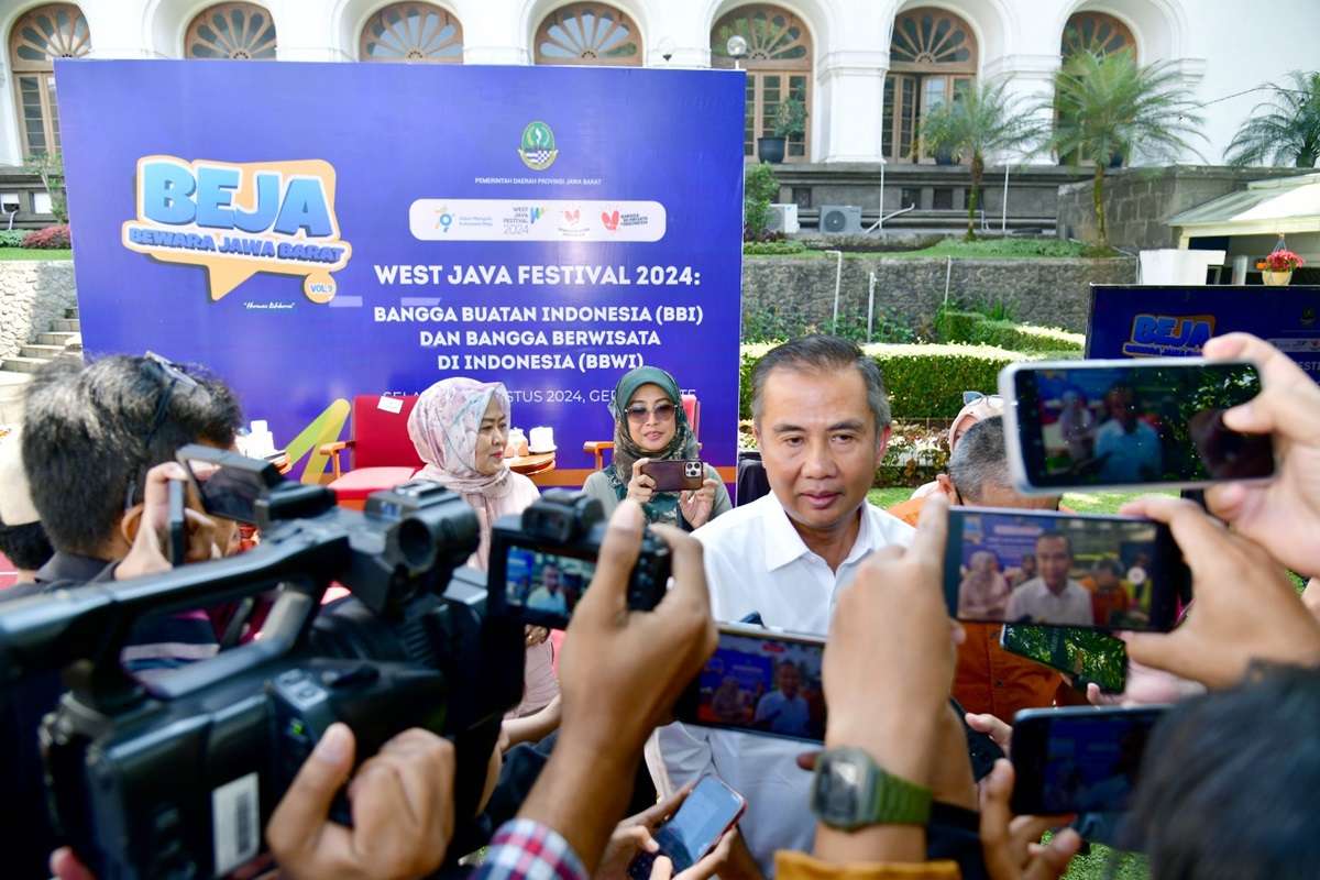Gubernur Jawa Barat, Bey Machmudin