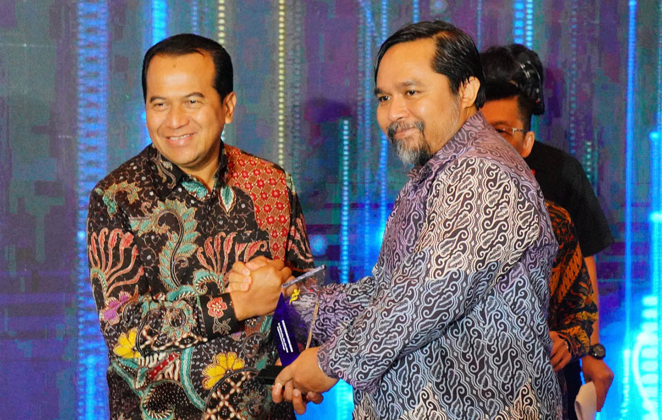 Pj. Wali Kota Nurkholis Raih Penghargaan di Ajang Apresiasi Tokoh Indonesia Pilihan Majalah Tempo
