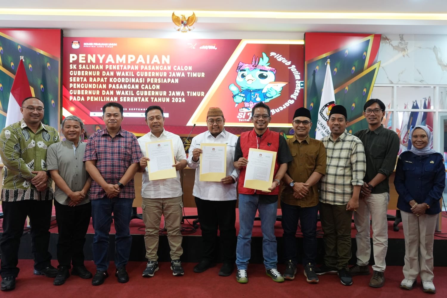 Komisi Pemilihan Umum Provinsi Jawa Timur (KPU Jatim) resmi menetapkan tiga pasangan calon gubernur dan wakil gubernur yang akan bertarung dalam Pemilihan Kepala Daerah (Pilkada) Serentak 2024, Minggu (22/9/2024).
