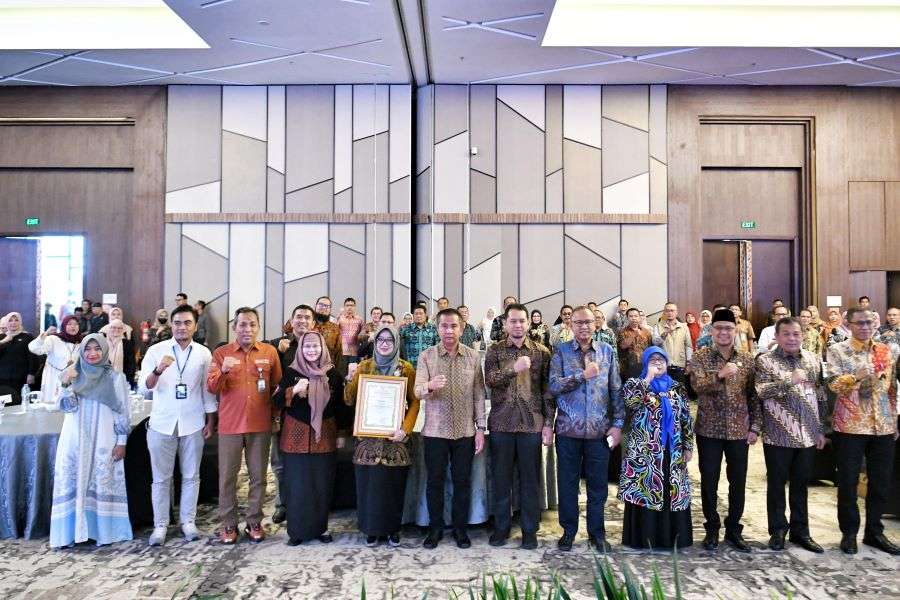 Penjabat (Pj) Gubernur Jawa Barat, Bey Machmudin, menghadiri Aksi Stunting Award (ASA) di Hotel Holiday Inn, Kota Bandung, Selasa (26/11/2024)