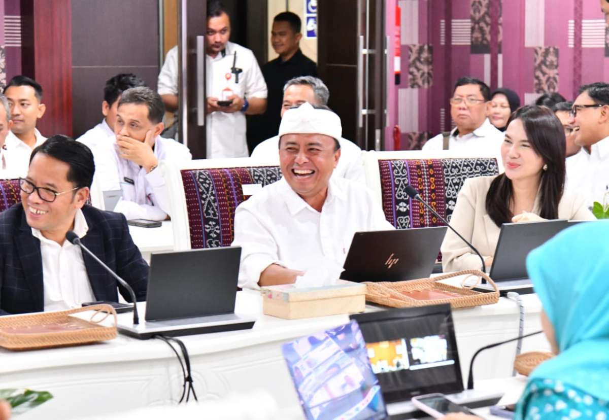 Sekretaris Daerah Provinsi Jawa Barat, Herman Suryatman saat menghadiri Rapat Pleno Progres Pembentukan Sekolah Rakyat bersama Menteri Sosial RI dan stakeholders terkait di kantor Kementerian Sosial, Jakarta, Rabu (19/3/2025).
