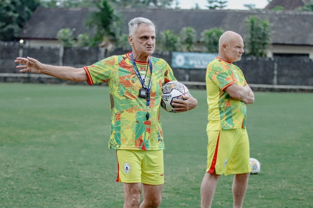 pelatih kepala PSS, Marian Mihail