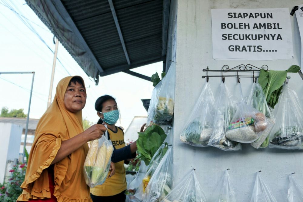 Abdullah Baihaqi tiap hari siapkan sembako gratis, untuk siapa pun (Foto:HMP/Zulfikar)