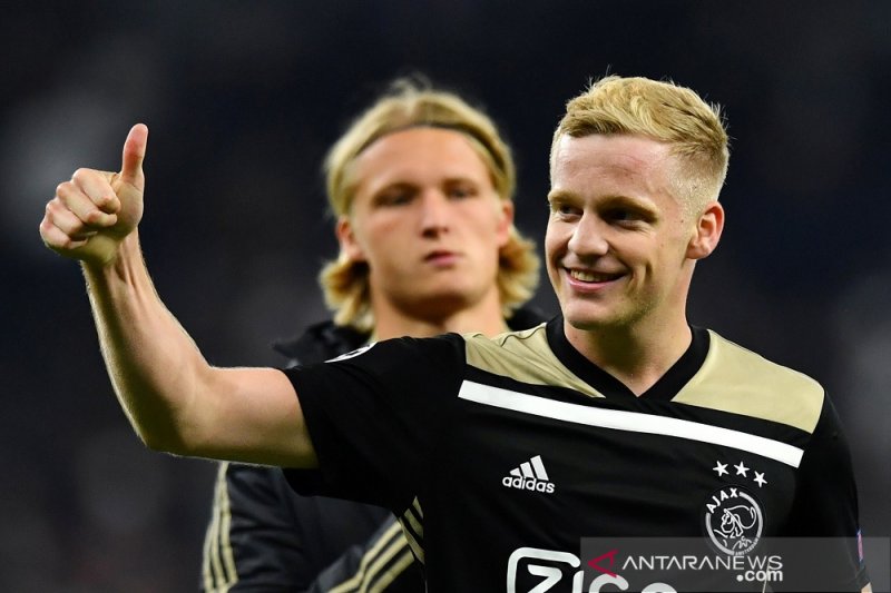 Gelandang Ajax Donny van de Beek. (ANTARA/REUTERS/Dylan Martinez)