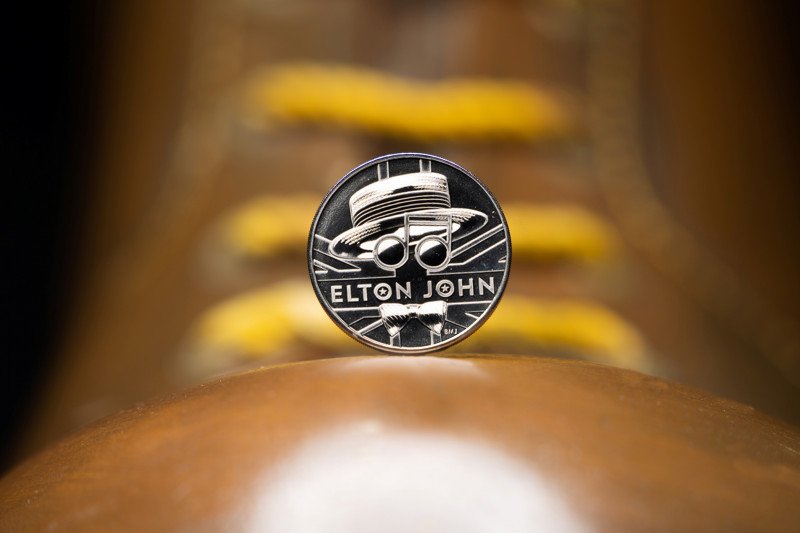Koin Elton John dari Royal Mint (via REUTERS/THE ROYAL MINT / ELTON JOHN)

