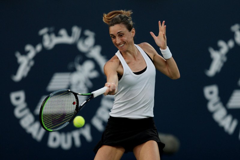 Petenis Kroasia Petra Martic dalam foto arsip 21 Februari 2020 saat turnamen WTA Premier, Dubai Tennis Championships, di Dubai, Uni Emirat Arab. (REUTERS/Christopher Pike)

