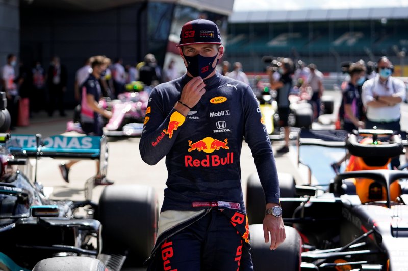 Pebalap tim Red Bull Max Verstappen menyelesaikan babak kualifikasi Grand Prix Britania, Sirkuit Silverstone, Inggris, Sabtu (1/8/2020) dan akan start dari posisi ketiga. (Will Oliver/Pool via REUTERS)

