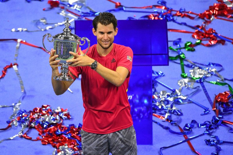 Dominic Thiem dari Austria merebut gelar juara US Open 2020 setelah menaklukkan Alexander Zverev dari Jerman dalam final tunggal putra di USTA Billie Jean King National Tennis Center,Flushing Meadows, New York, AS, pada 13 September 2020. (REUTERS/USA TOD