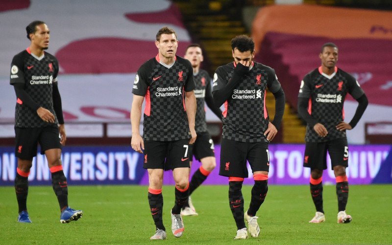 Ekspresi lesu para pemain Liverpool usai timnya dibantai 2-7 oleh Aston Villa dalam lanjutan Liga Premier Inggris di Villa Park, Birmingham, Inggris pada 5 Oktober 2020.(Pool via REUTERS/RUI VIEIRA)


