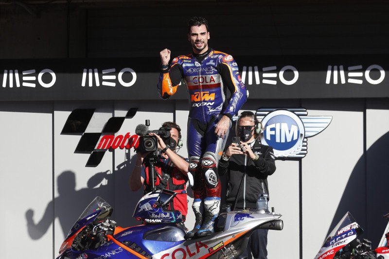 Miguel Oliviera Tutup MotoGP 2020 dengan Juara di Kandang