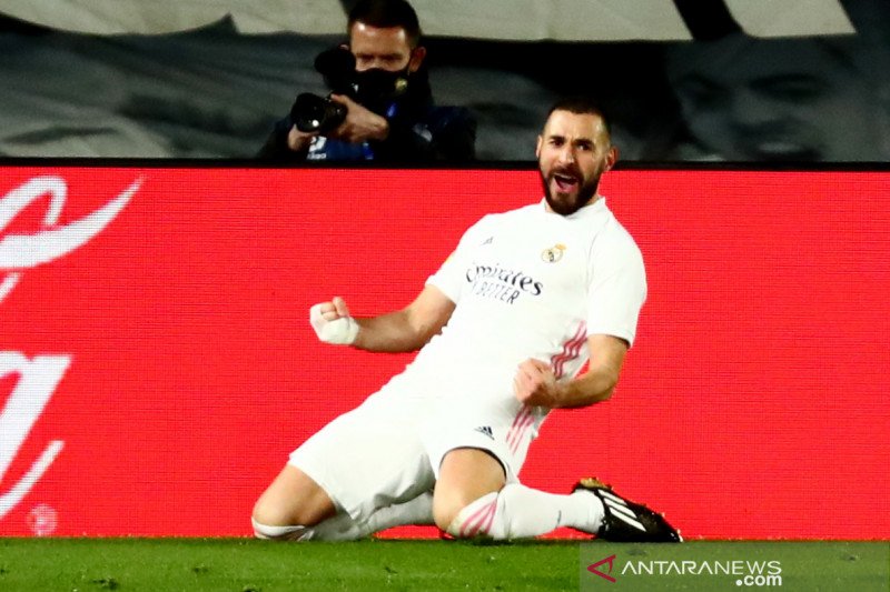 Zidane Sebut Benzema di Level yang Berbeda