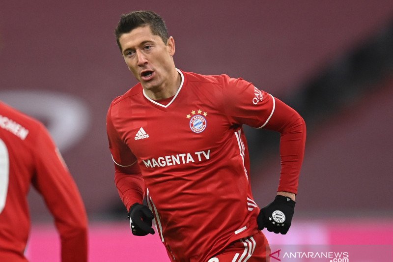 Lewandowski Cetak Gol ke 250 di Bundesliga