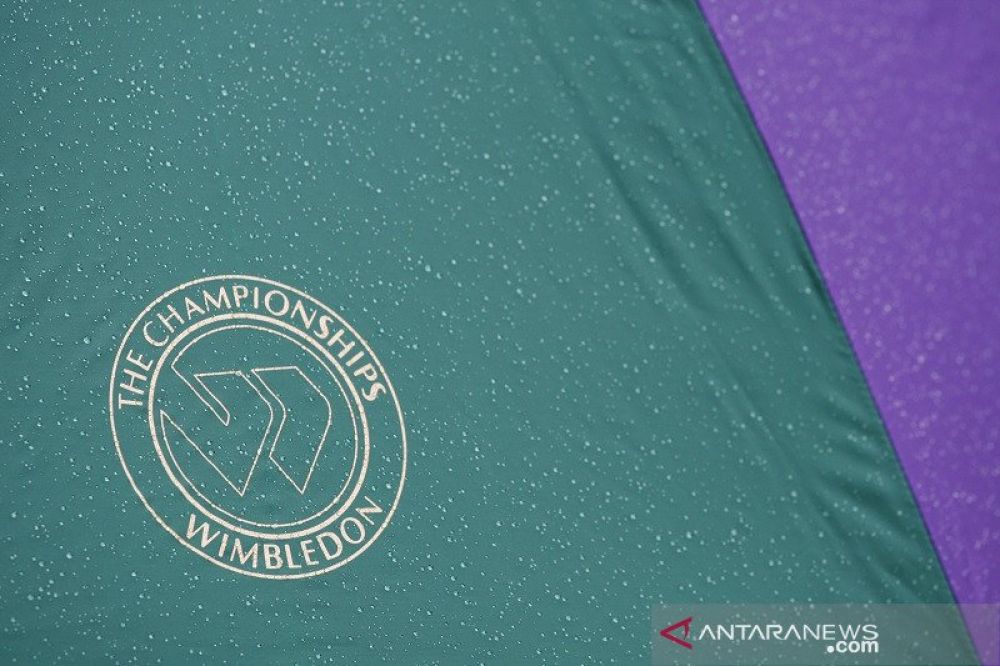 WIMBLEDON: Logo kejuaraan tenis Wimbledon salah satu turnamen kelas Grand Slam. (ANTARA/AFP/Adrian Dennis)