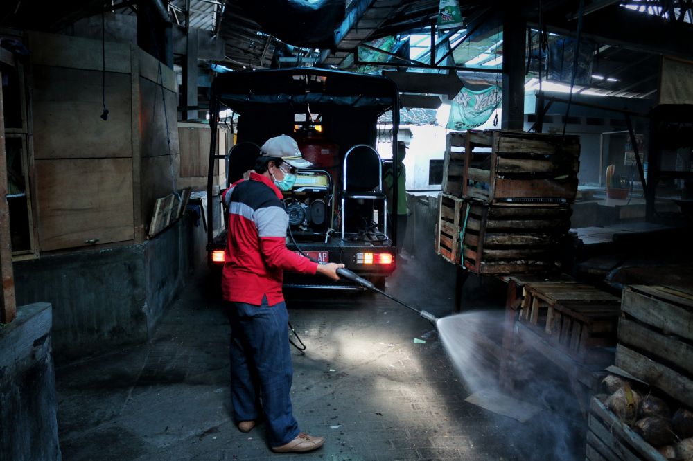  Sterilisasi di Pasar Tempurejo, Surabaya (Foto: HMP/Zulfikar)