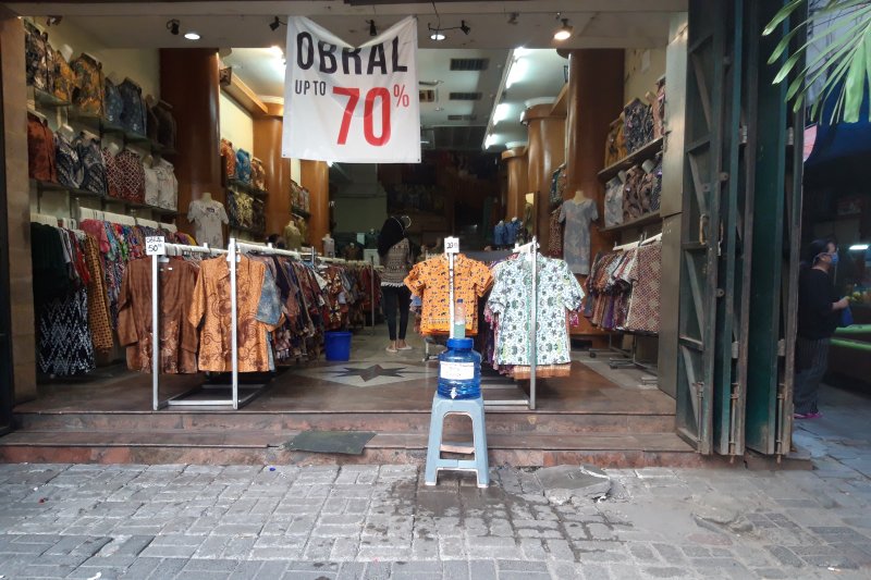 Kenapa Warga di Pasar Baru Jakarta Pusat Siapkan APD Tambahan?