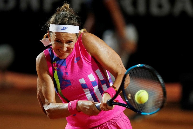 Petenis asal Belarusia Victoria Azarenka beraksi dalam pertandingan putaran ketiga Italian Open 2020 melawan Sofia Kenin di lapangan kompleks Foro Italico, Roma, Italia, Kamis (17/9/2020) waktu setempat. (ANTARA/REUTERS/POOL/Clive Brunskill)

