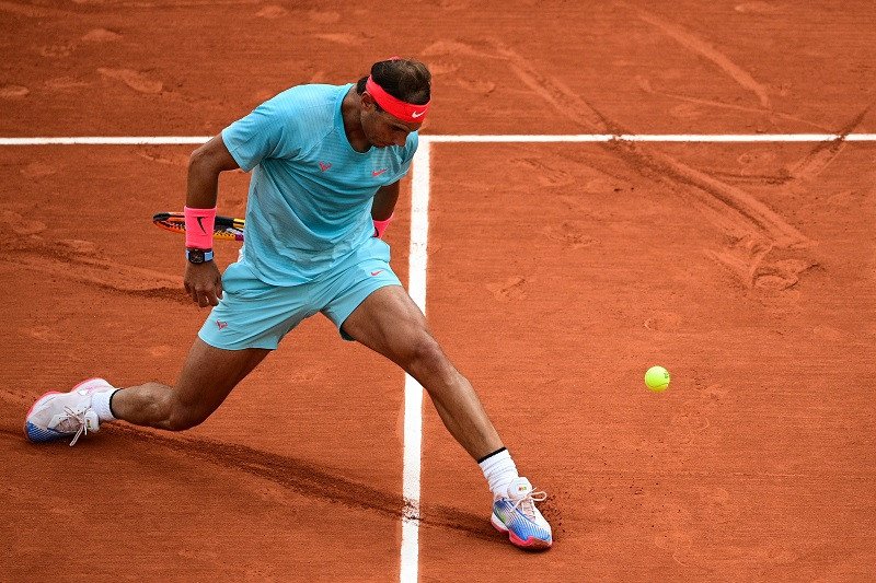 Petenis asal Spanyol, Rafael Nadal, beraksi dalam laga babak pertama French Open 2020 melawan petenis Belarusia Egor Gerasimov di Paris, Prancis, Senin (28/9/2020) waktu setempat. (ANTARA/AFP/Martin Bureau)

