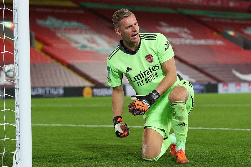 Kiper Arsenal Bernd Leno melakukan selebrasi seusai menghalau tendangan penyerang Liverpool Divock Origi dalam adu penalti laga 16 besar Piala Liga Inggris di Stadion Anfield, Liverpool, Inggris, Kamis (1/10/2020) waktu setempat. (ANTARA/REUTERS/POOL/Pete