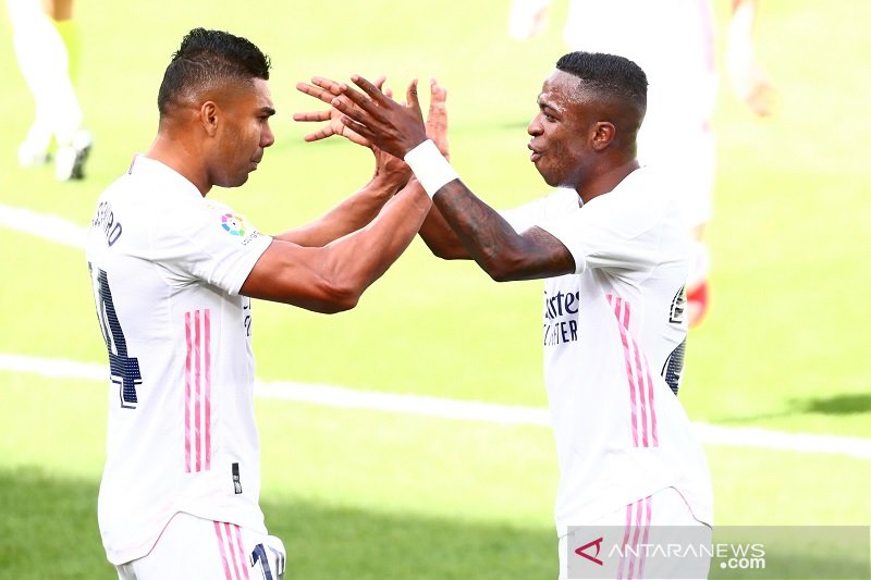 Casemiro (kiri) pencetak gol pertama Real Madrid. ant
