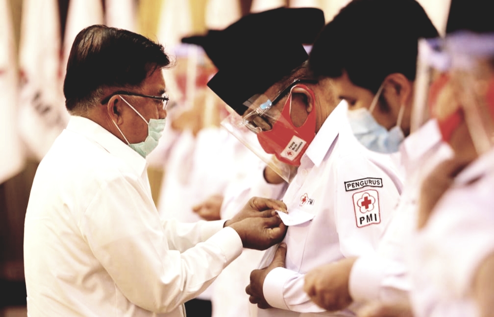 Ketua Umum Palang Merah Indonesia Dr.(HC) Drs. H. Muhammad Jusuf Kalla melantik Dewan Kehormatan dan Pengurus PMI Provinsi Jawa Timur Masa Bakti 2020-2025 