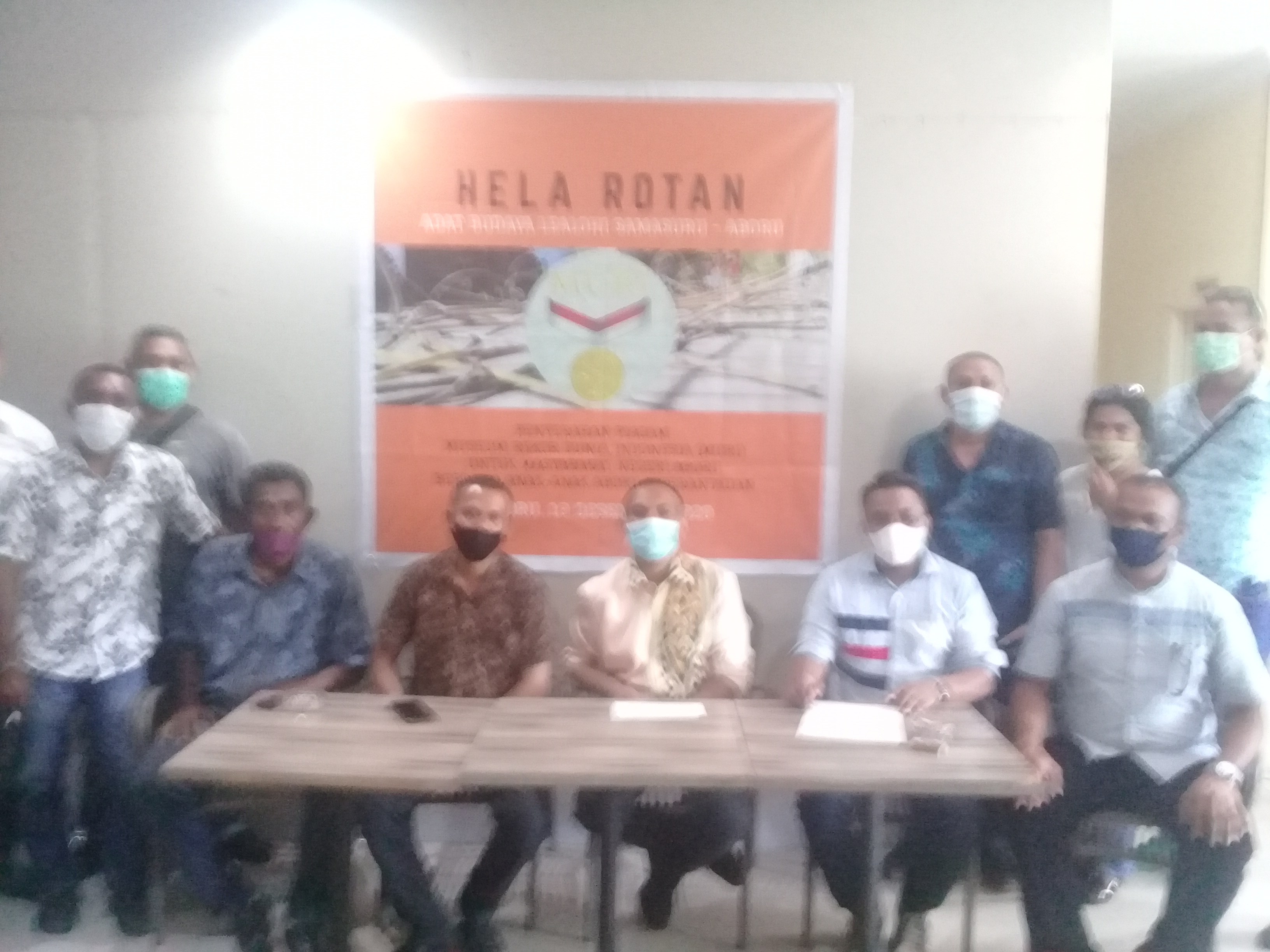 Jeremias Usmany  oleh Raja Negeri Aboru dan sejumlah Tokoh Pemuda Negeri Aboru yang ada di Jakarta maupun di Ambon.HMP/BOY