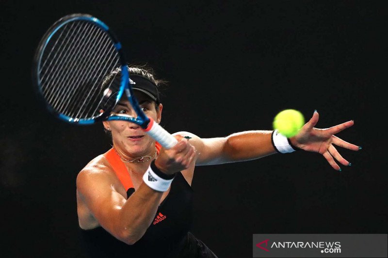 Petenis Spanyol Garbine Muguruza beraksi saat laga tunggal putri melawan petenis Australia Ashleigh Barty pada turnamen tenis Yarra Valley Classic di Melbourne Park, Melbourne, Australia, (7/2/2021). ANTARA FOTO/REUTERS/Kelly Defina/aww.

