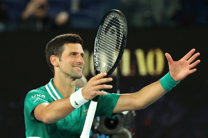 Arsip foto 8 Februari 2021. Petenis Serbia Novak Djokovic merayakan kemenangan putaran pertama atas petenis Prancis Jeremy Chardy (REUTERS/Loren Elliott)