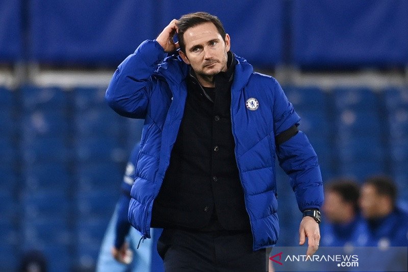 Raut muka kecewa manajer Chelsea Frank Lampard setelah timnya dikalahkan Manchester City dalam lanjutan Liga Inggris di Stadion Stamford Bridge, London, Inggris, Minggu (3/1/2021) waktu setempat. (ANTARA/REUTERS/POOL/Andy Rain)