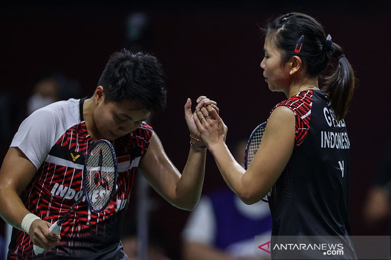 Ganda putri Indonesia Greysia Polii/Apriyani Rahayu meraih gelar juara turnamen Yonex Thailand Open 2021 setelah menyingkirkan pasangan tuan rumah Jongkolphan Kititharakul/Rawinda Prajongjai di Impact Arena, Bangkok, Minggu (17/1/2021). ANTARA/HO-Badminto