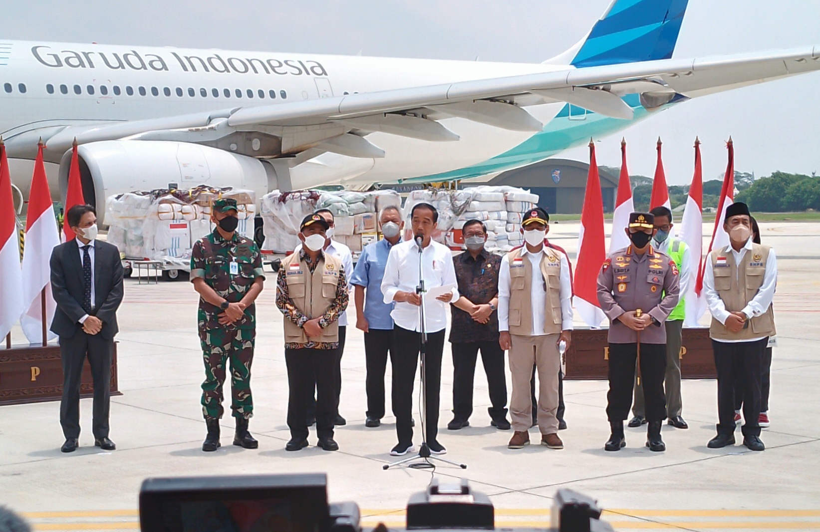 Presiden Jokowi memberikan keterangan pers di Pangkalan TNI Angkatan Udara Halim Perdanakusuma, Jakarta, Senin (26/09/2022). (Foto: Humas Setkab/Rahmat)