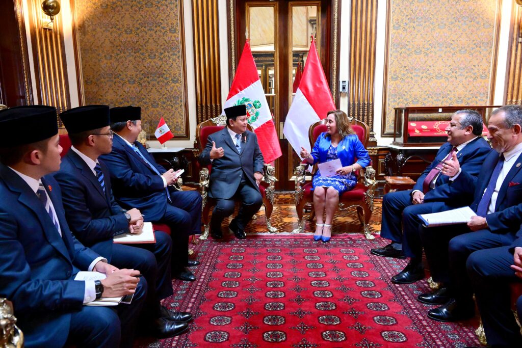 Presiden Republik Indonesia, Prabowo Subianto, melakukan kunjungan resmi kepada Presiden Republik Peru, Dina Boluarte, di Istana Pemerintahan Peru, pada Kamis, 14 November 2024. Foto: BPMI Setpres/Muchlis Jr