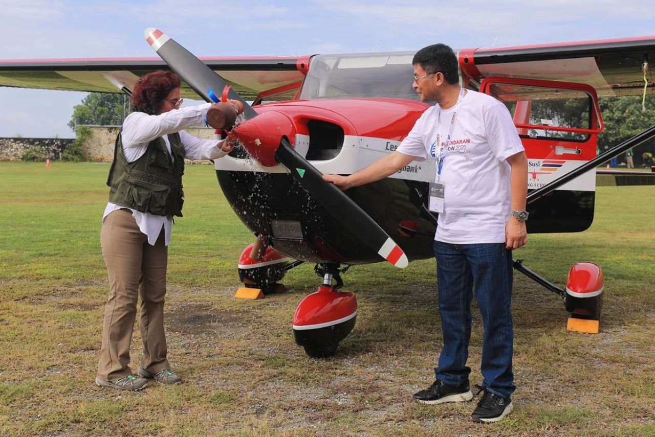 Pemprrov Jabar tengah membuka peluang kerja sama strategis dengan maskapai penerbangan Susi Air untuk mengembangkan jaringan konektivitas udara di wilayah selatan