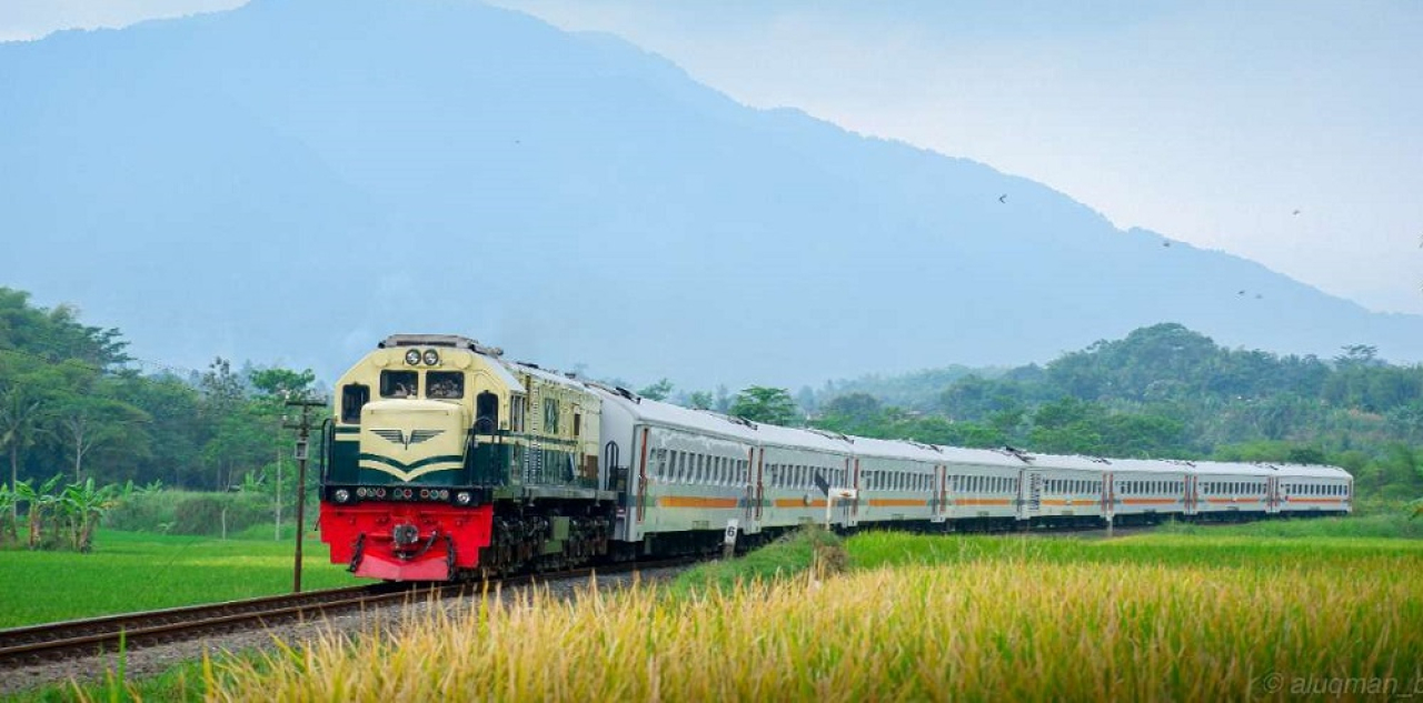 PT Kereta Api Indonesia menyambut positif langkah Pemerintah Provinsi Jawa Barat yang akan menghidupkan kembali sejumlah jalur kereta api yang telah lama tidak beroperasi