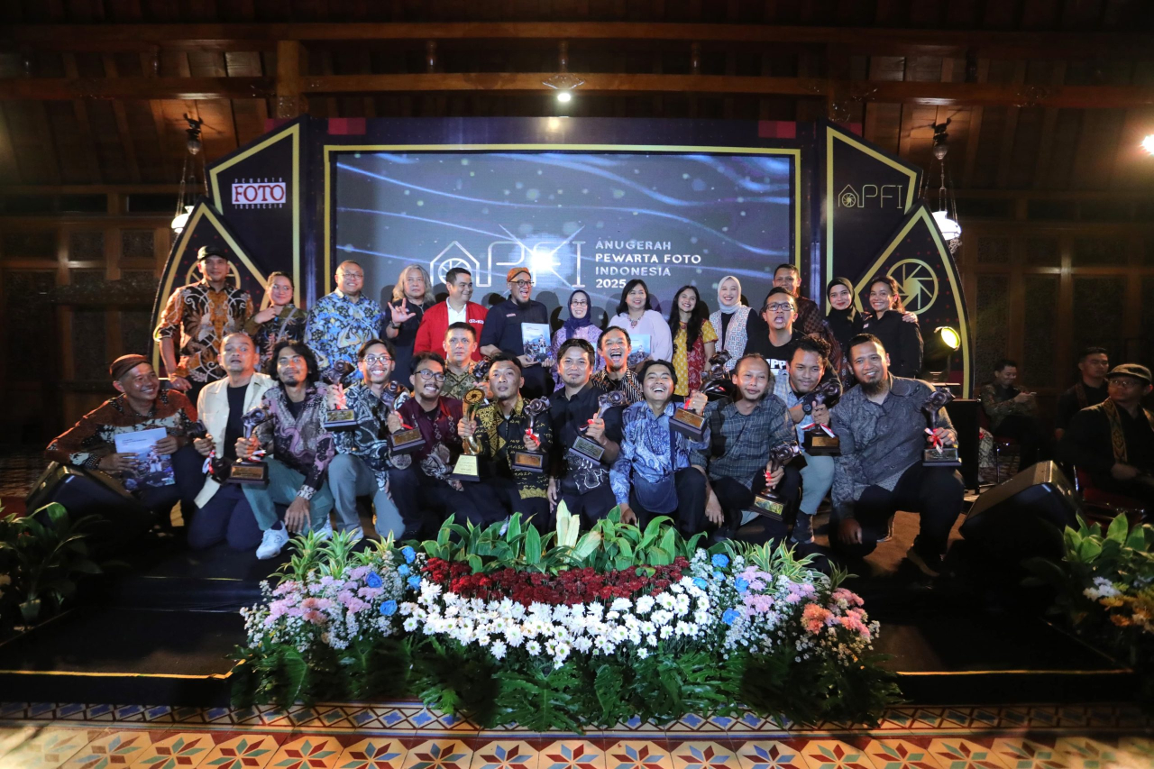 Di tengah atmosfer historis Loji Gandrung, Solo, Jumat (25/4), ratusan karya fotografi jurnalistik dipertemukan dalam satu panggung penghargaan bergengsi: Anugerah Pewarta Foto Indonesia (APFI) 2025